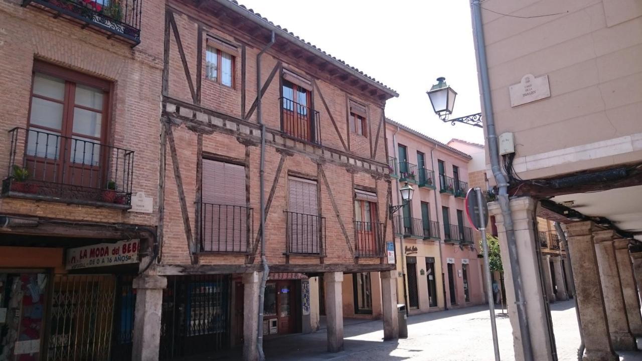 Casa De Huespedes Vecinodecerbantes Hotell Alcalá de Henares Exteriör bild