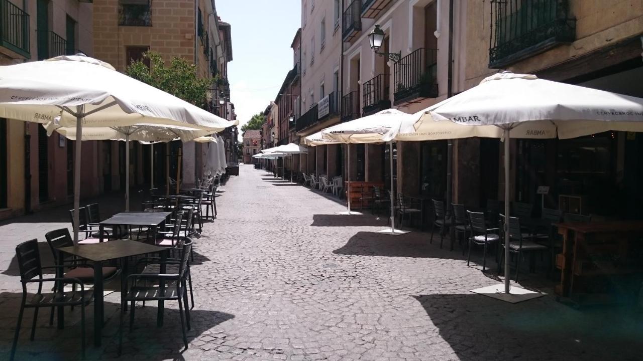 Casa De Huespedes Vecinodecerbantes Hotell Alcalá de Henares Exteriör bild